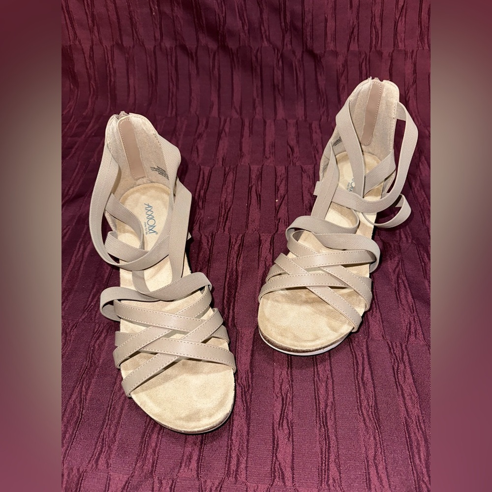 Women's AXXIOM shoes for life Strappy Sandals. Zipper in the back. Size : 8 M.